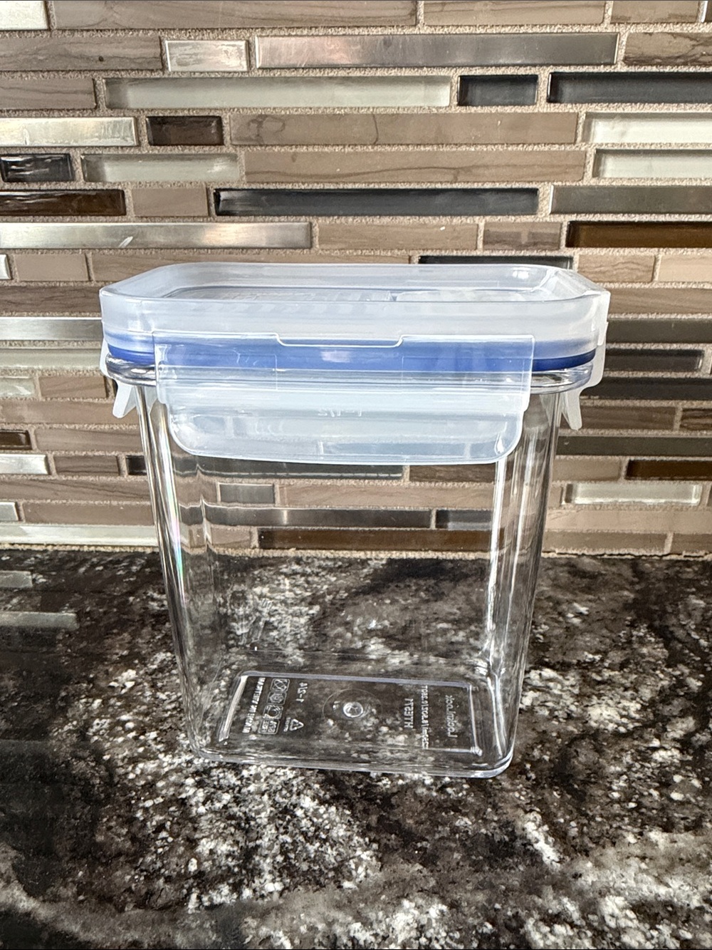 Locking spice containers